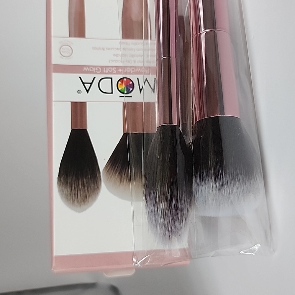 Moda Powder + Soft Glow Brush Set in Rose Gold - Picture 3 of 14